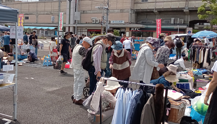河内小阪駅フリーマーケット風景